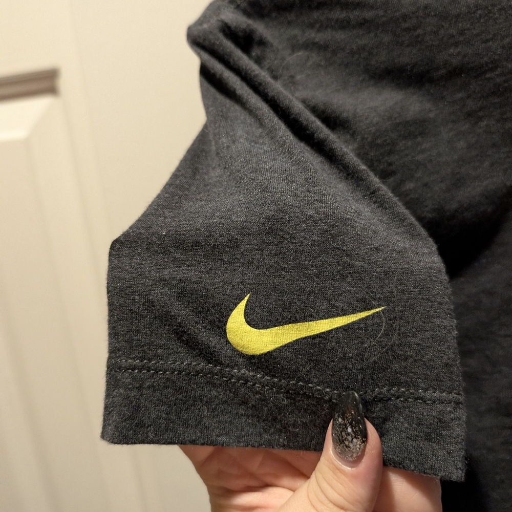 Gray Nike T-Shirt "Oregon Ducks" - Picture 3 of 4